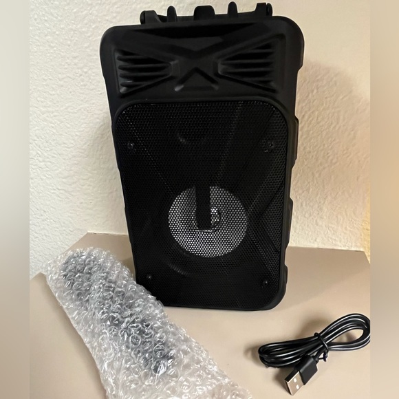 New iLive Tailgate Bluetooth Speaker with microphone included - Picture 3 of 6